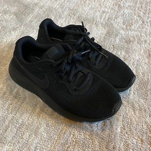 Black nike running shoes